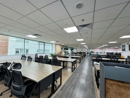 Nhượng văn phòng cho thuê tòa Việt Á Duy Tân DT 500m2 cắt 100m2, 200m2, 300m2 sẵn nội thất rất đẹp