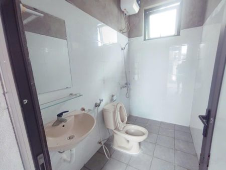 Cho thuê kho đường Đông Mỹ, Thanh Trì, HN. 580m2, cao 8m, có điện 3fa, xe công đỗ cửa. Giá 45k/m2