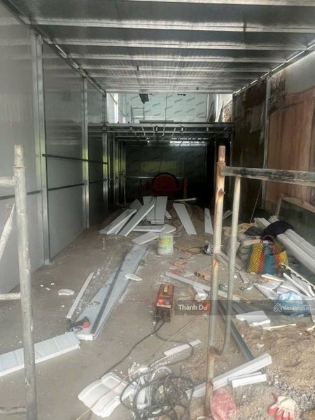 CHO THUÊ KHO XƯỞNG MẶT PHỐ LÂM DU BỒ ĐỀ- ô tô tải đỗ cửa, DT sử dụng 110m2 giá 15 tr / tháng