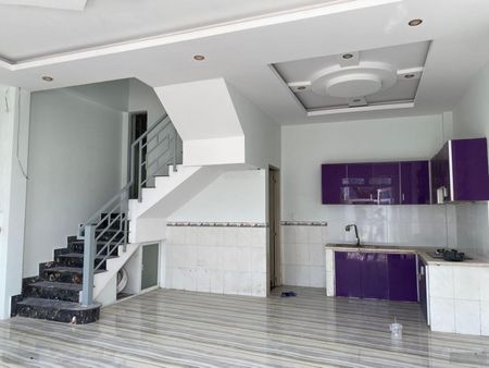 7 triệu/tháng - Nhà 1 trệt 1 lầu 2 phòng ngủ 3wc sân rộng rãi KDC Trường Lưu cách Vinhome 10p