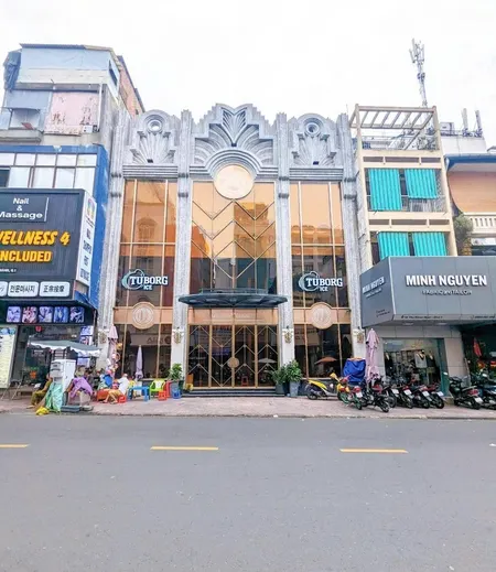 Mặt Tiền Lớn Nở Hậu 24m, Sử Dụng Hơn 1.000m2 - Cạnh Chợ Bến Thành - Số 21 Thủ Khoa Huân, Quận 1.!!