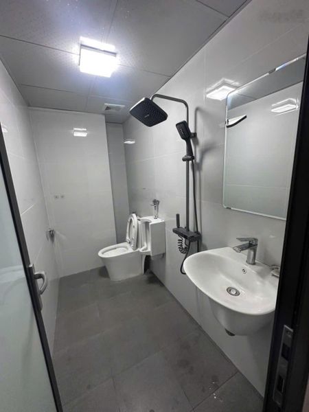 Cho thuê mặt bằng tầng 2 Võ Chí Công, Tây Hồ. Diện tích: 80m, chia sẵn 2 phòng riêng