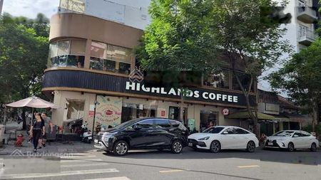 Cho thuê nhà mặt tiền Calmette, Quận 1, DT: 10x10m, 1 trệt, 1 lầu. DTSD: 200m2