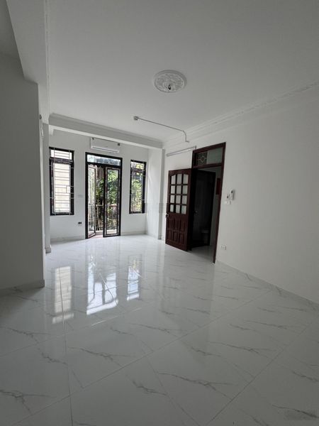 Cho thuê nhà Hoàng Ngân - Nguyễn Thị Định - lô góc cực thoáng 80m2 5 tầng đỗ 5 ô tô