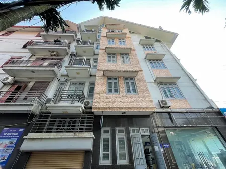Cho Thuê Nhà Mặt Phố Trần Vỹ Vừa ở Vừa Kinh Doanh Lô Góc 5 Tầng 80m 8 Phòng, Thang Máy 40tr/ Tháng