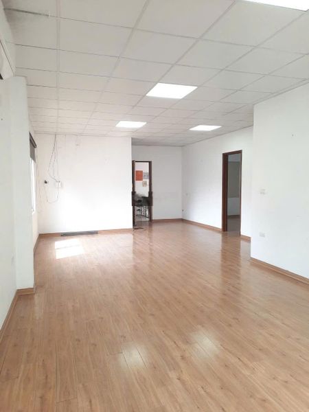 Cho thuê văn phòng, kho tại 46 phố Linh Lang, Ba Đình. Diện tích 90m2, tầng 5. Giá 18 triệu/tháng