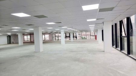 Công ty tôi cho thuê toà nhà văn phòng Mipec Tower, diện tích linh hoạt từ 100m2, 150m2, 3000m2