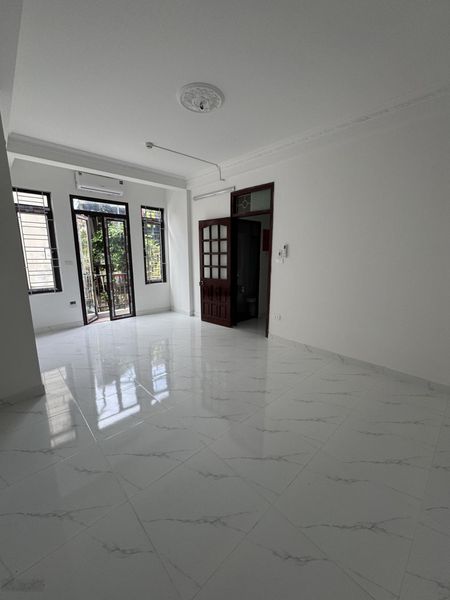 Cho thuê nhà khu Nam Đồng. Diện tích 70m2 - 3 tầng, nhà mới sửa sang sạch đẹp, 12tr/th