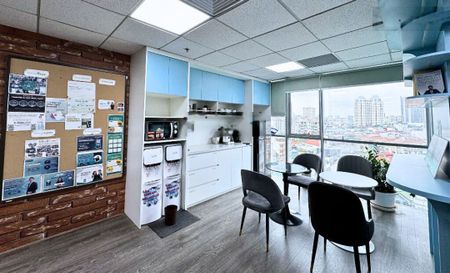 500m2 có cắt lẻ 300m2, 200m2 cho thuê giá 240k/m2/th đã setup nội thất tại Việt Á Tower Duy Tân