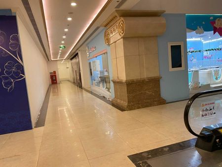 Cho thuê sàn thương mại, văn phòng tòa nhà D'. Le Roi Soleil giá rẻ DT 100m2 LH: 0358209907