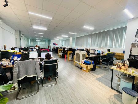 Cho thuê văn phòng Duy Tân DT 130m2 giá 25tr chính chủ giá rẻ tòa nhà mới xây xong
