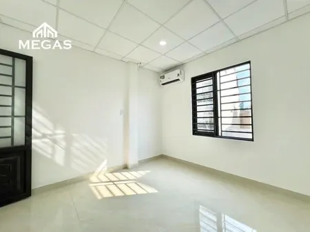 Phòng Cao Cấp Cửa Sổ Thoáng ánh Sáng Trực Tiếp Ngay Cầu Hoàng Hoa Thám