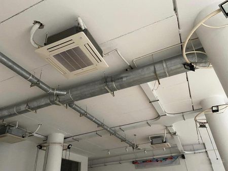 Cho thuê tầng 1 chân chung cư khu Trung Hoà - Nhân Chính 315m2 phù hợp mọi loại hình kinh doanh