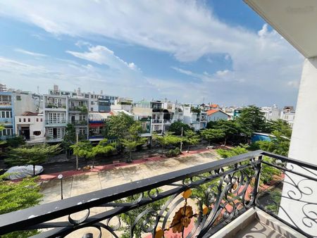 Phòng 01 PN balcon trước công viên gần Gigamall, ĐH Văn Lang