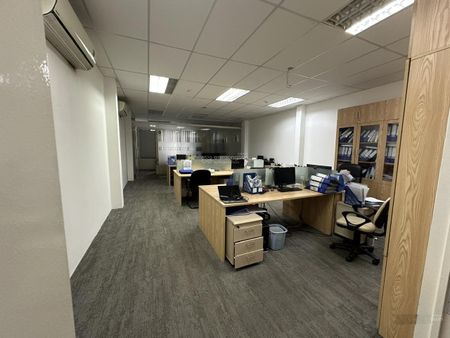 Văn phòng Q3 full bàn ghế 120m2 giá 25 triệu/tháng tòa nhà VP Điện Biên Phủ góc Nam Kỳ Khởi Nghĩa