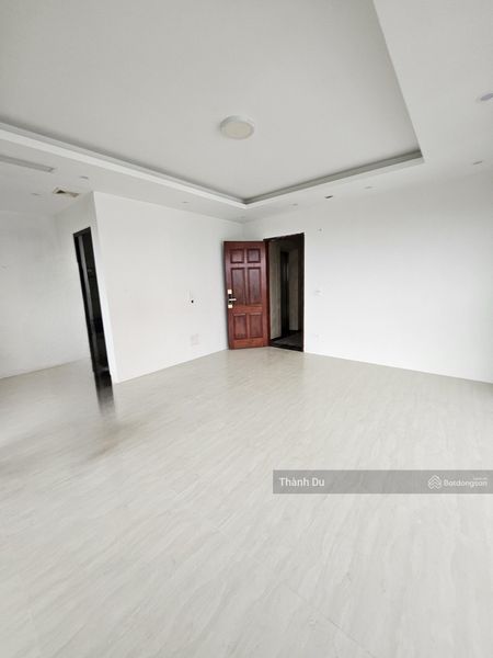 Cho thuê mặt bằng văn phòng Lâm Hạ , Hồng Tiến Long Biên 105m2 tầng cao view thoáng 3 mặt giá 20 tr