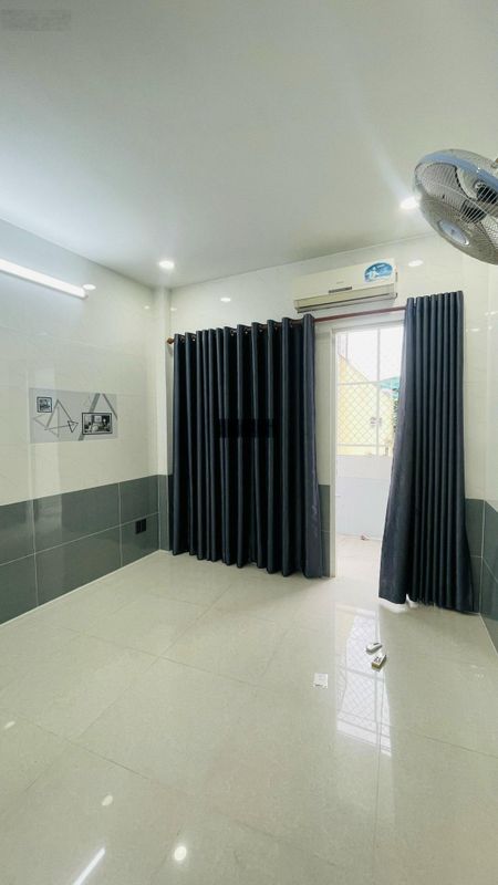 Nhà NC - Phan Đình Phùng - 3x10m - trệt 2 lầu - 2PN 3WC - 11 triệu TL - Hằng 0906656852 xem nhà