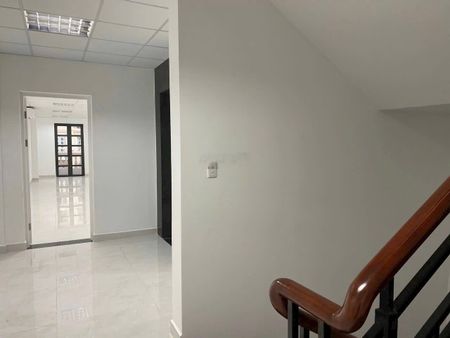Cho thuê sàn suốt lầu 2 có thang máy 100m2 y hình