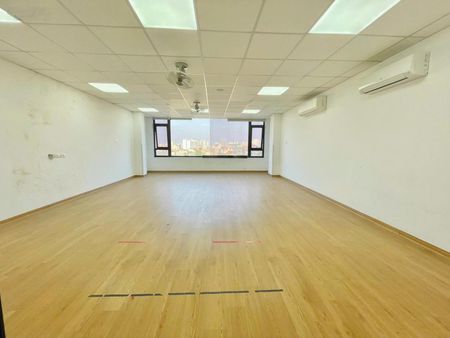 Cho thuê văn phòng Lê Trọng Tấn 130m2 20tr chia sẵn 2 phòng oto đỗ dừng thoải mái thoáng trước sau