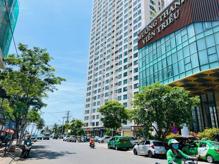 Cho thuê lô đất hơn 300m2 mặt tiền đường, cách bãi tắm Hòn Chồng chỉ có 100m