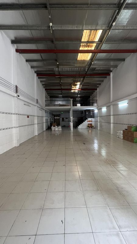 Xưởng Lê Đình Cẩn 8x25m, đúc 1 lầu công 40f giá rẻ nền gạch men