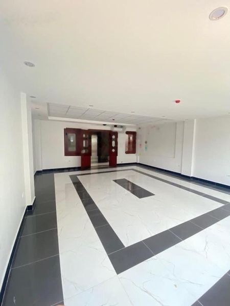 Cực đẹp! Cho thuê sàn văn phòng phố Liễu Giai. 60m2. MT 8m. 2 thoáng. Sàn thông. Thang máy. Xây mới