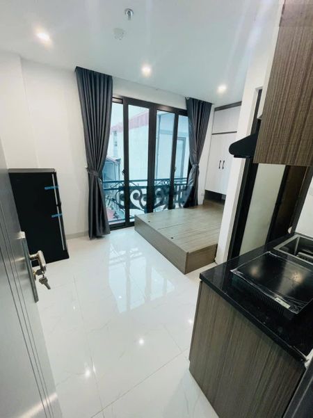CC cho thuê phòng có ban công, thang máy, mới xây tại Nguyên Hồng, chợ Thành Công, 5 triệu 3/tháng