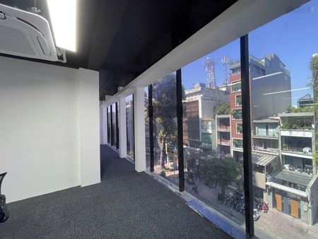 Văn phòng 100m2 Nguyễn Đình Chiểu Q3 full nội thất mới vào làm việc được ngay