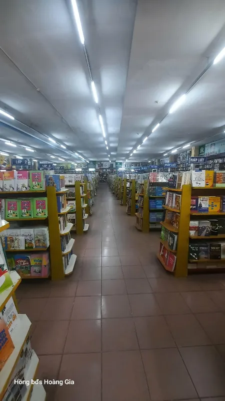 Cho Thuê Mặt Bằng Kinh Doanh, Giá 400 Tr, Dtsd Hơn 2000m2 Tại Huỳnh Tấn Phát Q7