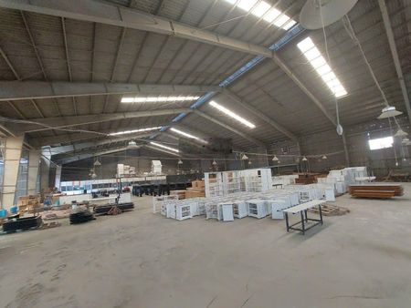 Cho thuê xưởng 2200m2.Pccc vách tường .Đường xe công.Gần vòng xoay an phú ,Thuận An.Giá 120 triệu