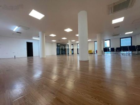 Cho thuê sàn văn phòng mặt phố Hoàng Cầu: 80m²/ sàn. thang máy giá 15 triệu/tháng. LH 0358383680