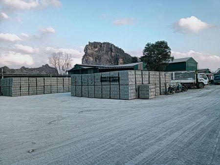 Cho thuê 10.000m2 làm trạm trộn bê tông tại Thanh Liêm, Hà Nam. Giá 15k/m2. LH: 0976108118