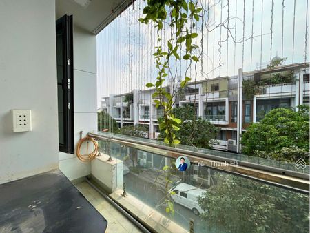 Cho thuê văn phòng 35m² full nội thất, có ban công giá chỉ 8tr/tháng - Vạn Phúc City