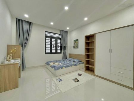 Phòng mới 40m2 Full nội thất Cộng Hòa ngay Etown Thang Máy ở liền