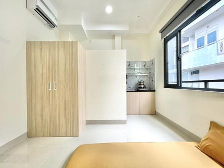 Phòng cho thuê đầy đủ tiện nghi, cửa sổ, an ninh 5' đi đh công thương, aeon tân phú