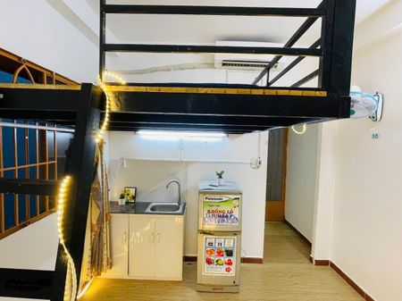 Studio cửa sổ siêu rộng gác cao 2m