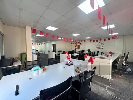 Cần cho thuê tầng 2 làm VP DT: 250m2, tại Mễ Trì, Nam Từ Liêm, LH Thùy Anh 0963889698