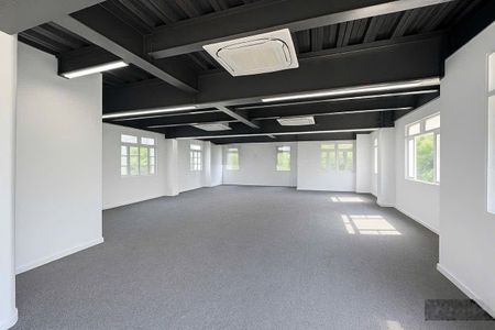 Cho thuê văn phòng lương thế vinh 120m2 giá 17 triệu không gian rộng đỗ xe thoải mái