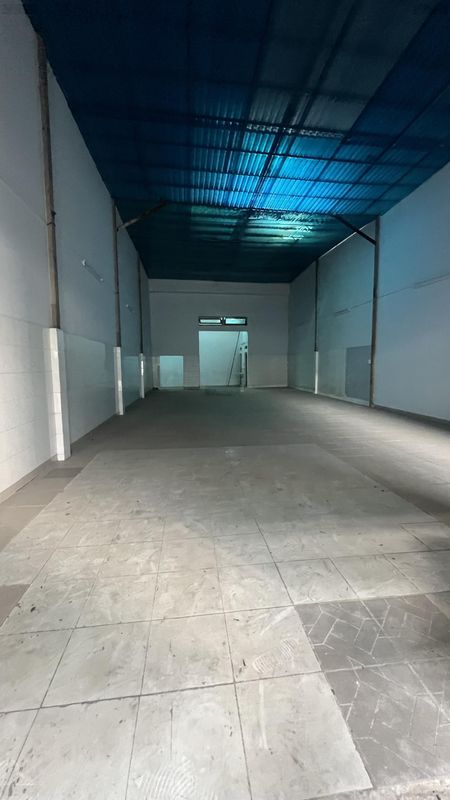 Cho thuê nhà xưởng 200m2 tại 156, đường Lê Đình Cẩn, Bình Tân, giá 20 triệu nền gạch men mới đẹp
