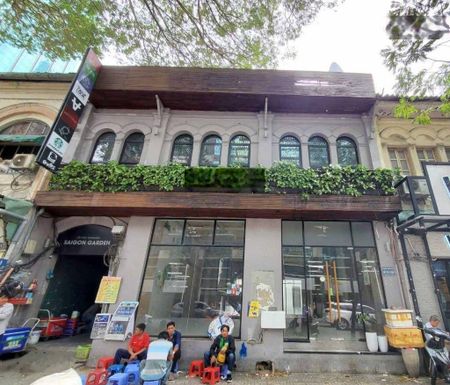Cho thuê nhà mặt tiền Huỳnh Thúc Khánh, Quận 1. DT: 20x45m, 1 trệt, 1 lầu. DTSD: 1.000m2