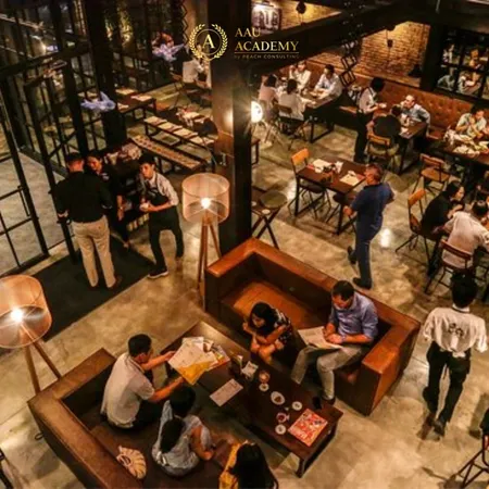 NGANG 10 MÉT - mặt tiền Đường Nguyễn Phi Khanh, Quận 1. DT: 10x30m. Trệt lầu. DTSD: 600m2
