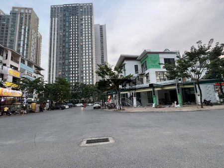 Cho thuê 10000m2 tại trung tâm Quận Hà Đông. Giá 80k/m2. Bao quanh 20 toà chung cư. LH: 0384677220