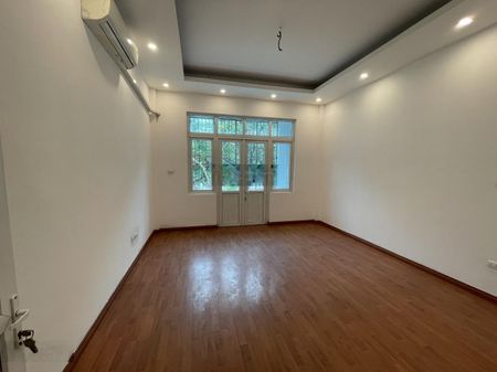 Nhà riêng mặt bờ sông đường hoàng mai tam trinh dt90m2x3t giá 17tr