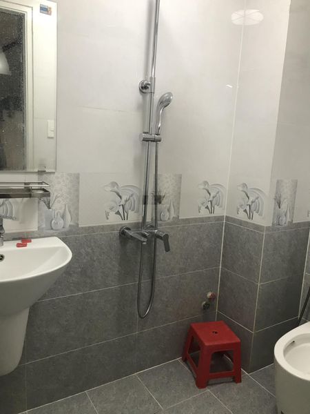 Cho thuê nhà nguyên căn trệt hai lầu sân thượng đường xe hơi phường phú thuận quận 7