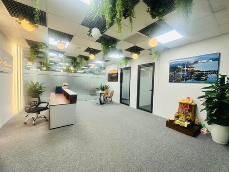Cho thuê văn phòng mới, MT 12m, diện tích 120m2 thông sàn giá chỉ hơn 100k/m2 mặt phố, Đống Đa
