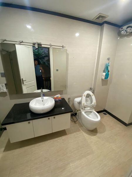 Cho thuê nhà đường Nguyễn Cơ Thạch, Nam Từ Liêm. DT 135m, 5 tầng, căn góc 2 mặt tiền. Giá 38tr/th