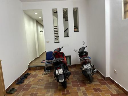 Chính chủ cho thuê nhà 53mx5 tầng,ngõ 135 Bồ Đề ô tô qua,vị trí đẹp làm văn phòng