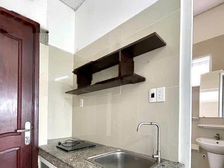 Phòng Ban Công Quận 4 ngay Nguyễn Khoái Full Nội Thất Rộng Rãi
