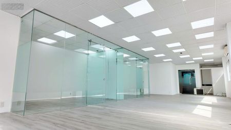 Cho thuê văn phòng 105m2 view kính cửa sổ đường Võ Văn Tần - Q 3