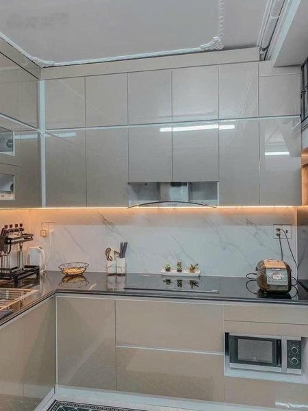 Cho thuê nhà phân lô Nguyên Hồng, DT 55m2 x 5 tầng, mặt tiền 4m, 2 ô tô tránh. Giá 19tr/th